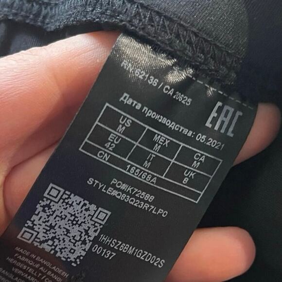 NWOT Guess Crop Leggings High Rise Elastic Waist Pull-On Logo Print Black Size M - Picture 6 of 10